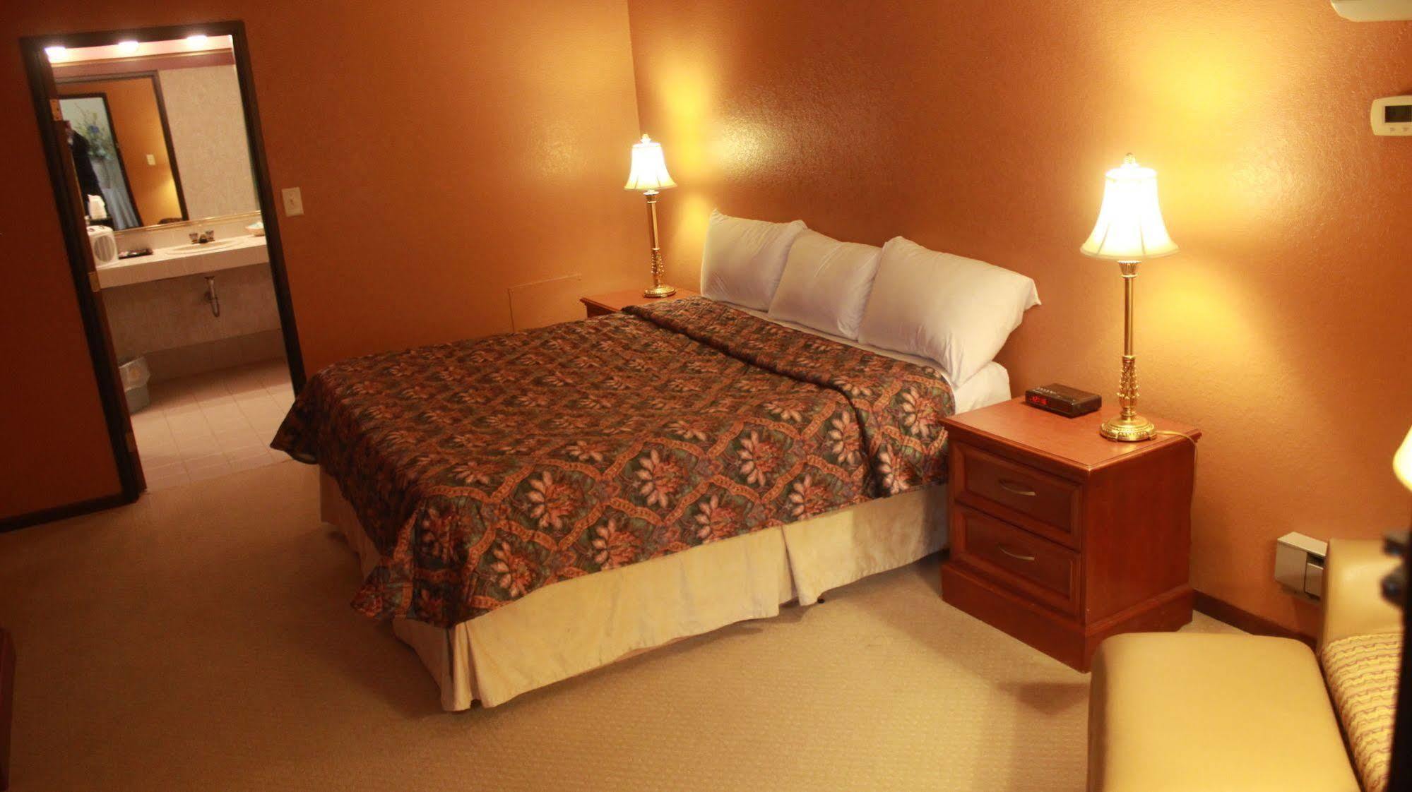 Shawano Four Seasons Resort ภายนอก รูปภาพ